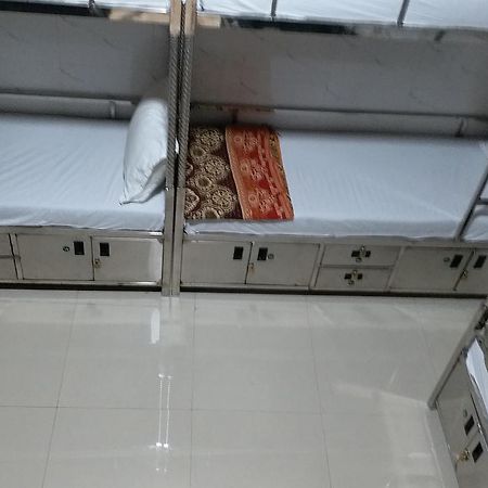 One Step Hostel Mumbai Exterior photo
