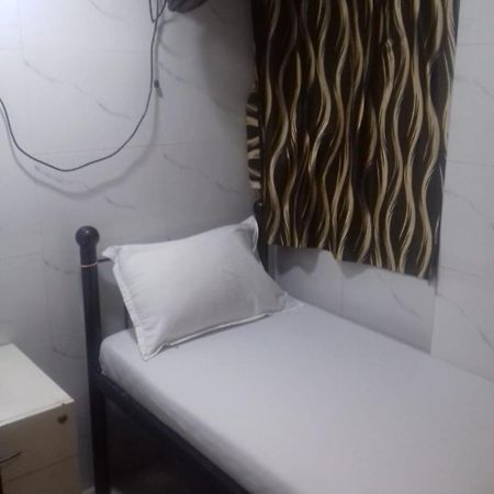 One Step Hostel Mumbai Exterior photo