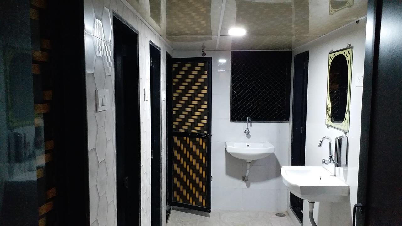 One Step Hostel Mumbai Exterior photo
