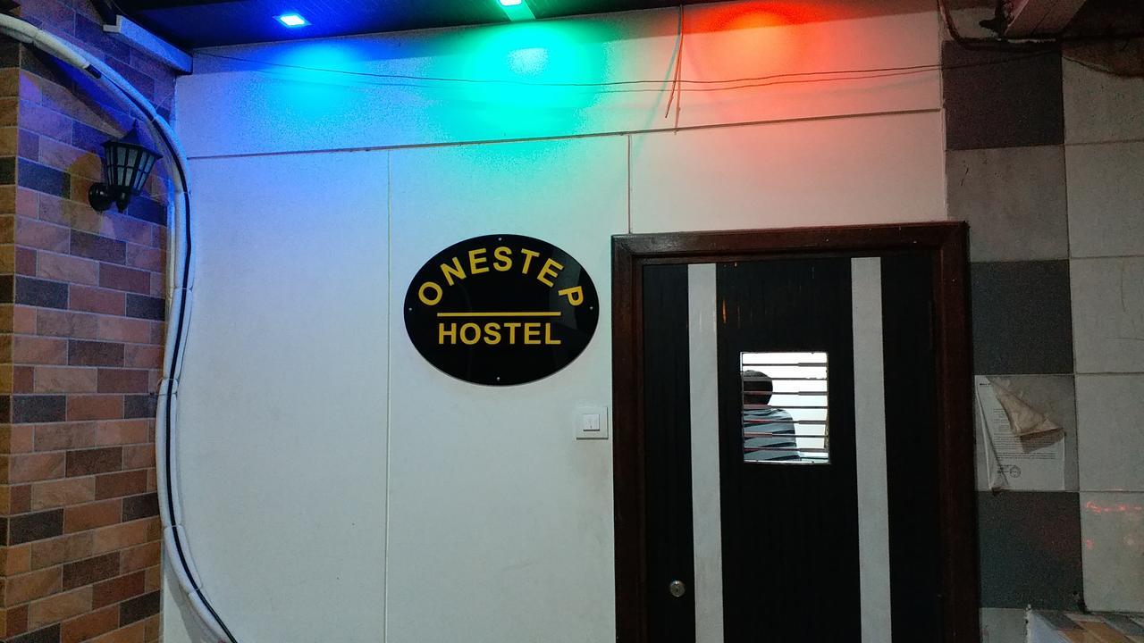 One Step Hostel Mumbai Exterior photo