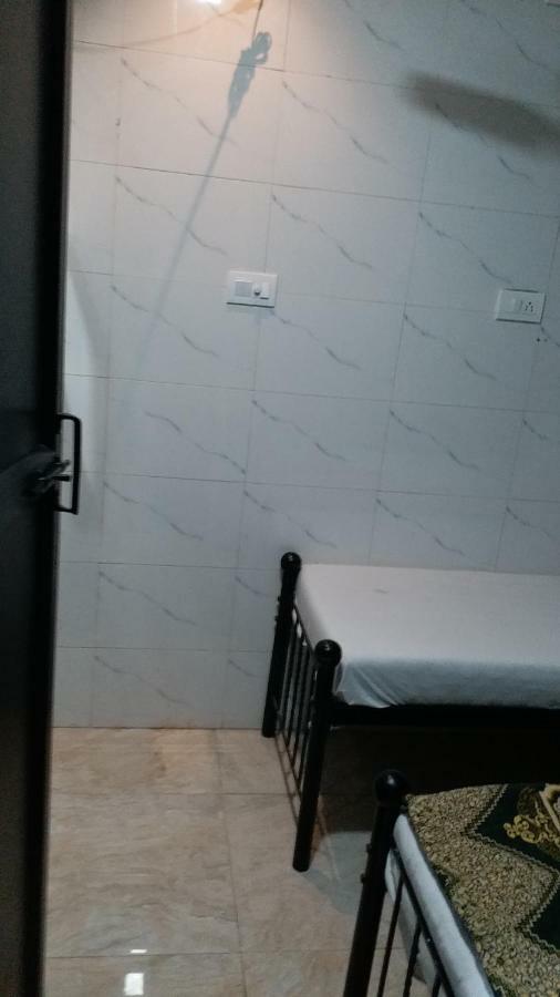 One Step Hostel Mumbai Exterior photo
